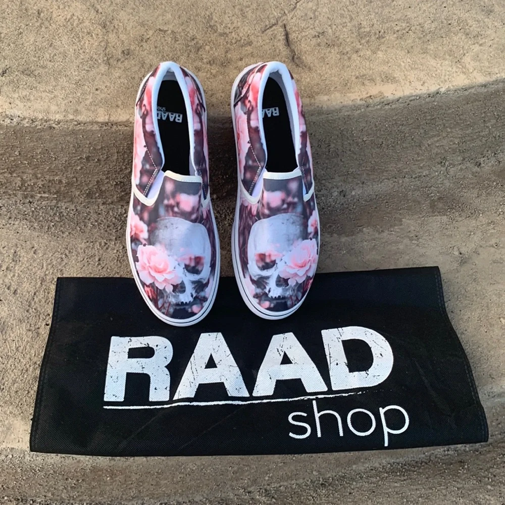 NWT RAAD Brand Super Awesome Women’s Slip On Skull/Roses Shoes, Size 10.5 - Picture 2 of 7